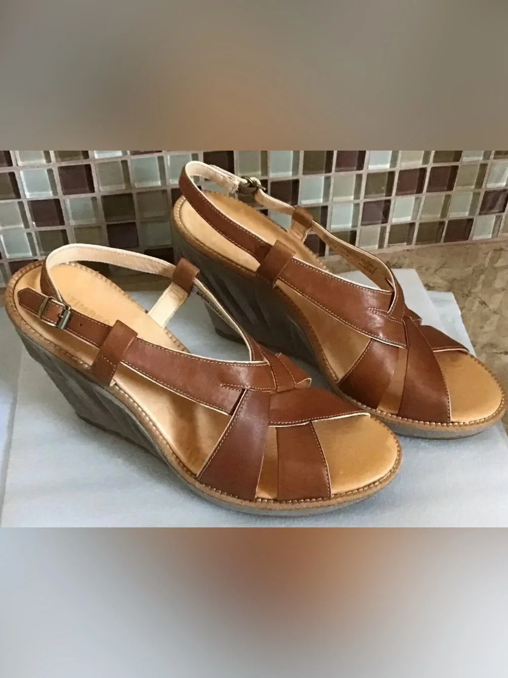 Timberland Boot Company Women's Wedge Sandal Brown/Tan Canvas Size 7M New no box